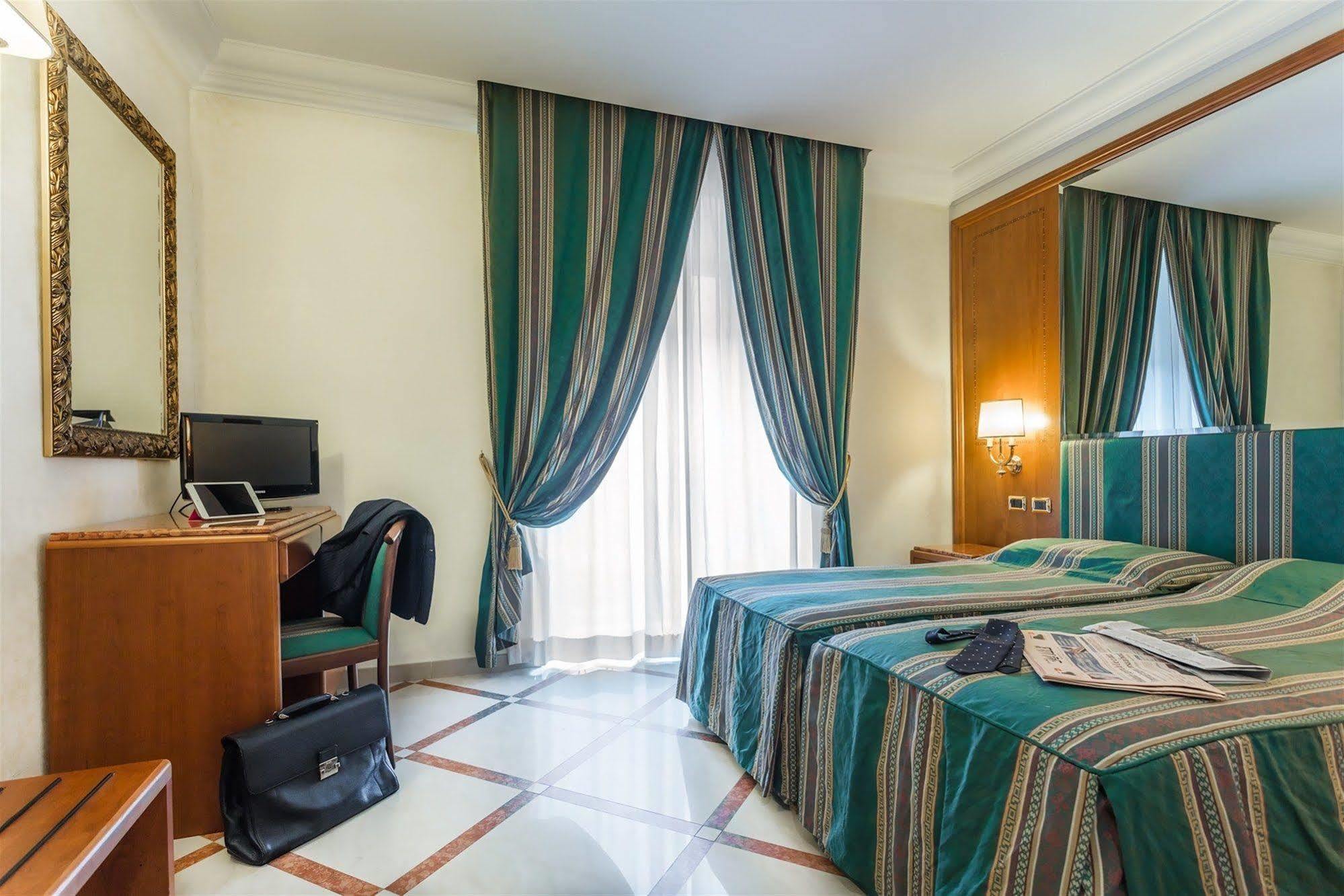 Raeli Hotel Regio Rome Bagian luar foto